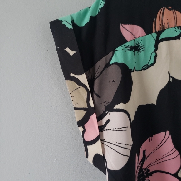 Express Floral Top - Picture 4 of 6